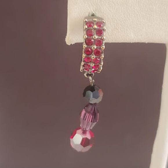 VTG Swarovski Half Hoop Pierced Earrings Deep Red Crystals and Beads Swan Signed - Picture 2 of 6